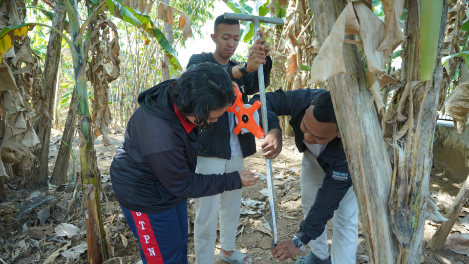 Taruna Politeknik Agraria STPN Serahkan 22 Peta Tematik Hasil PKL di Kalurahan Argodadi