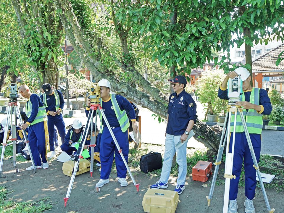 Taruna SPIP STPN Laksanakan Ujian Praktik Peralatan Survei Akhir Semester