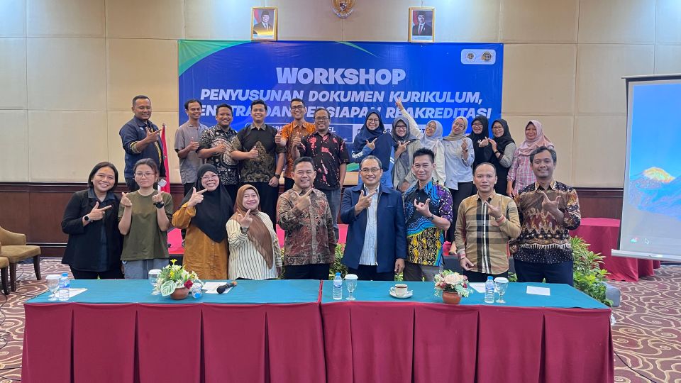 Workshop Penyusunan Dokumen Kurikulum, Renstra, dan Persiapan Reakreditasi Digelar di Solo