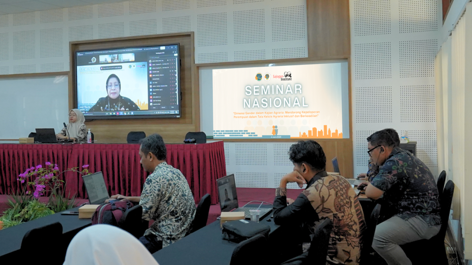 MENDORONG KEPELOPORAN PEREMPUAN: SEMINAR NASIONAL BEDAH DIMENSI GENDER DALAM TATA KELOLA AGRARIA INDONESIA